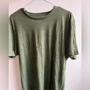 Men’s old navy T-shirt soft wash size L